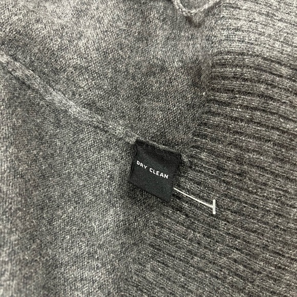 Sutton Cashmere Women Cashmere
Buttoned-up Long Sleeve Cardigan Gray - Picture 9 of 11